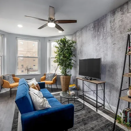 Cute And Cozy Chicago Modern Condo